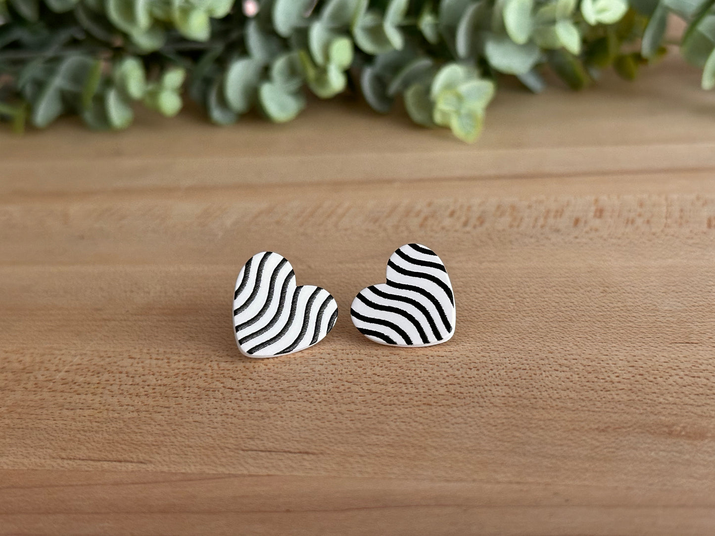 B&W Acrylic Heart Studs